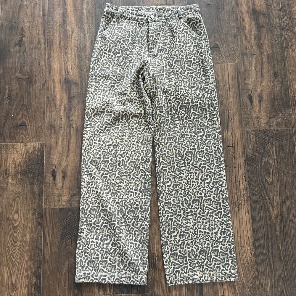 Women’s Leopard Denim Pants Size medium